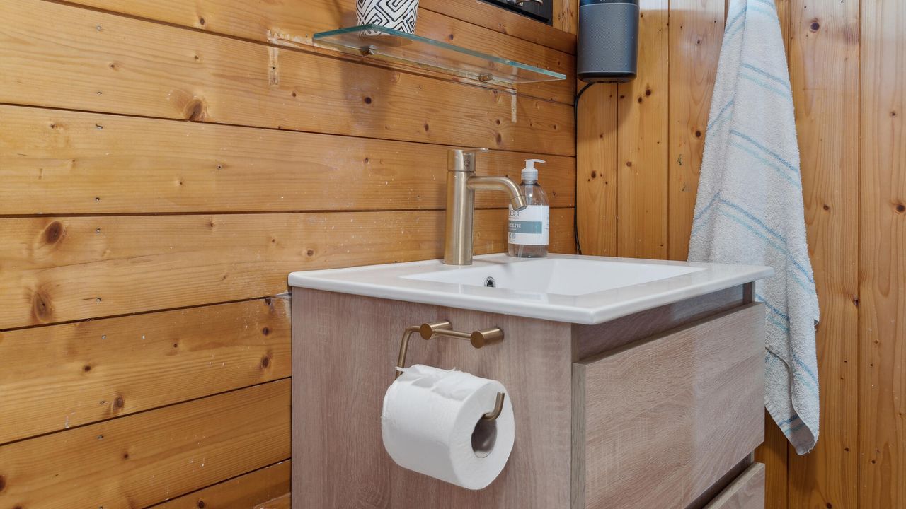 bathroom bathroom
